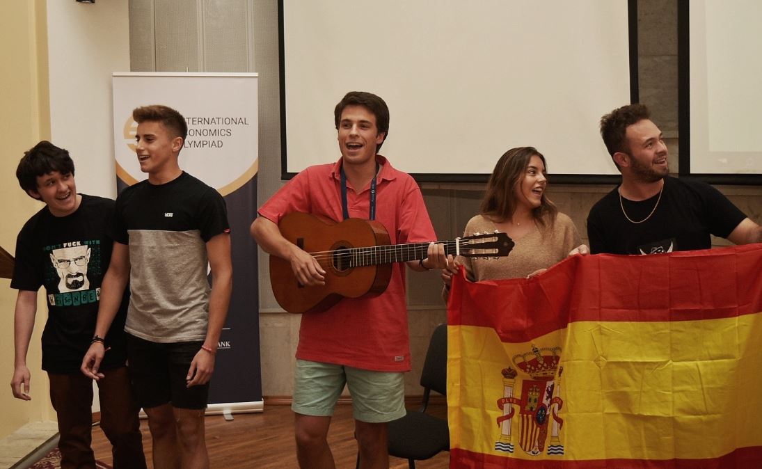 EQUIPO ESPAÑOL 9